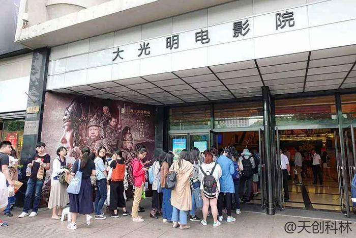 电影院触摸体机怎么选购？怎么减少排队现象