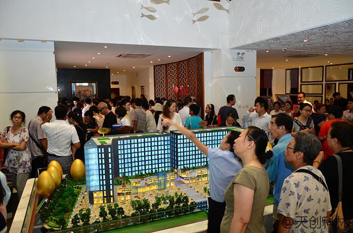 房地产售楼大厅、地产中介橱窗为什么要用触摸体机