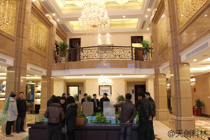 房地产售楼大厅、地产中介橱窗为什么要用触摸体机