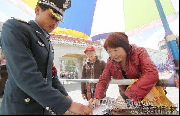 在小区出入时，悦访客，访客机登记访客信息跟手工登记哪个好?